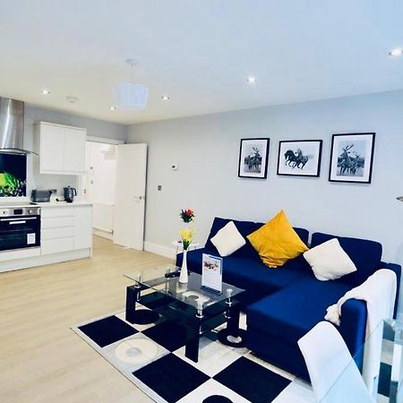 Morden Central Self Contained Flat By Cozynest 독서 외부 사진