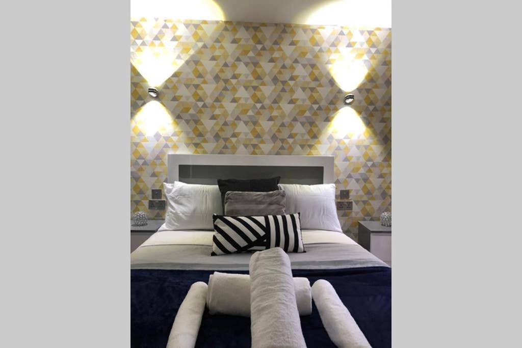 Morden Central Self Contained Flat By Cozynest 독서 외부 사진