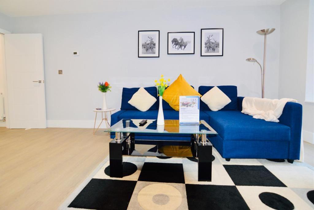 Morden Central Self Contained Flat By Cozynest 독서 외부 사진